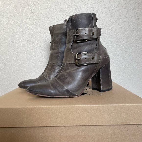 FB - Joey - Picture 2 of 6